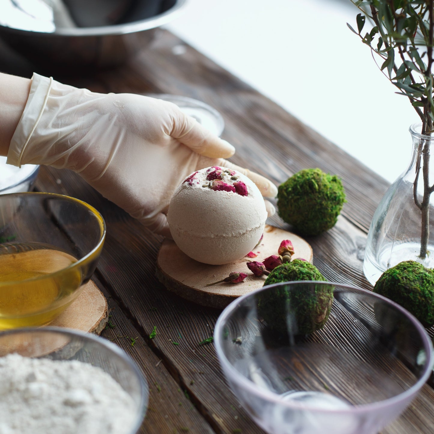 Create your own natural, skincare bath bombs with The Eden Collections Bath Bomb Making Kit.s