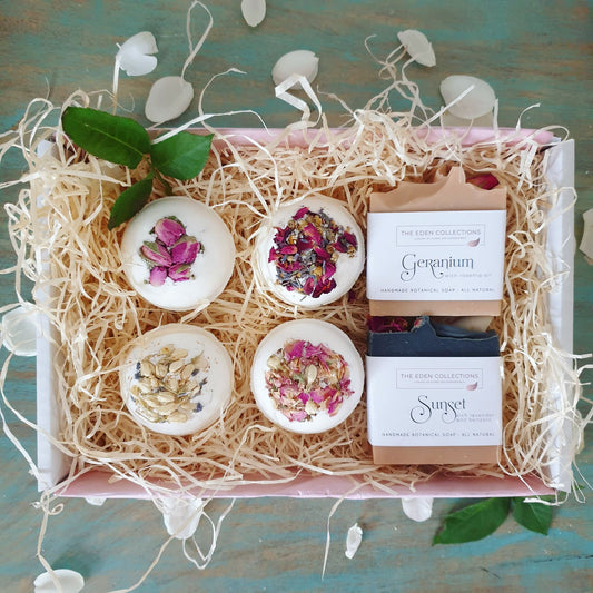 Gift Box with 4x bath bombs 2x soaps