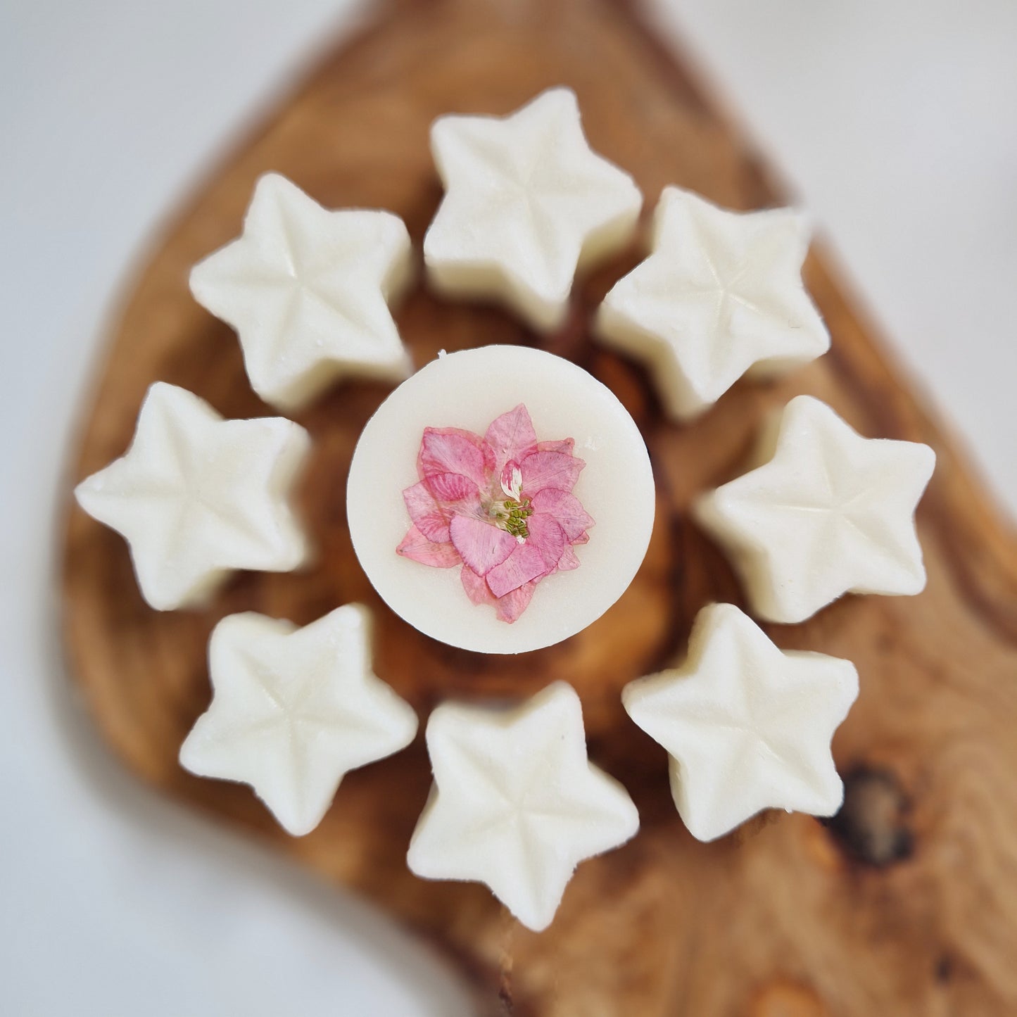 60g beautiful soy wax melt in star and planet shape. Hand poured by The Eden Collections in Wales.